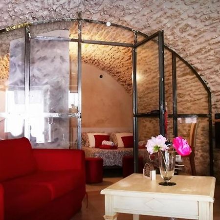 Chambre D Hote De Charme Avec Plein D Authenticite Du 13 Eme Siecle Шатонёф-дю-Пап Экстерьер фото