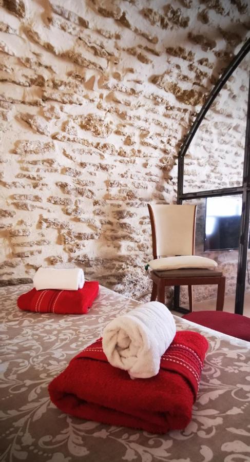 Chambre D Hote De Charme Avec Plein D Authenticite Du 13 Eme Siecle Шатонёф-дю-Пап Экстерьер фото
